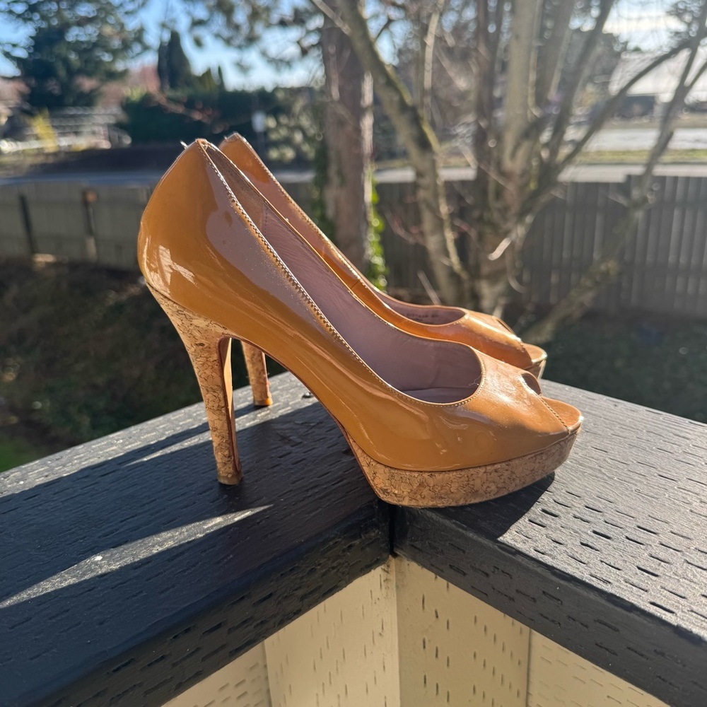 Cole Haan x Nike Air‎ Mustard Yellow Patent Leather Heels Size 8 semi open toe